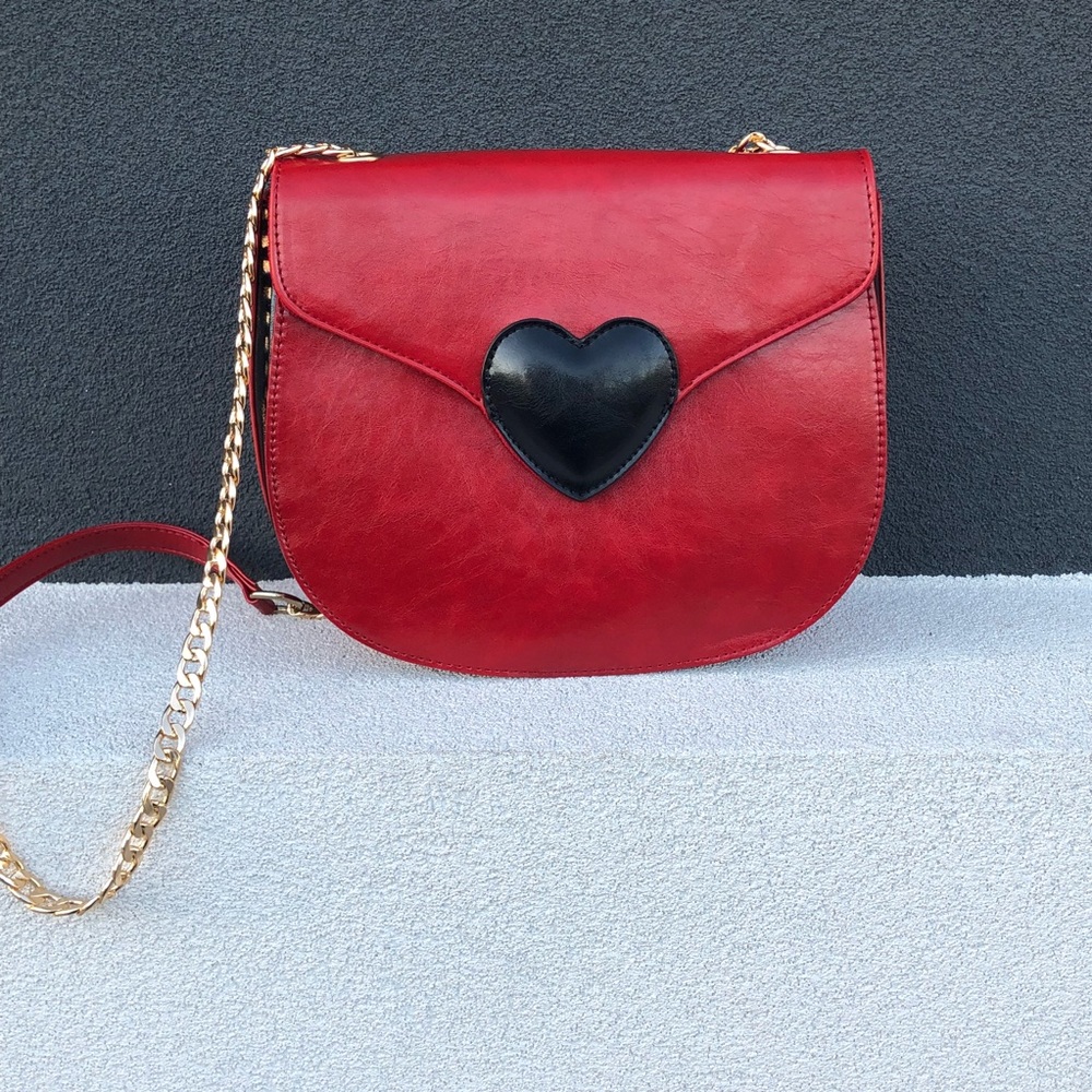 Adorable Shoulder Bag With Heart Shaped Design